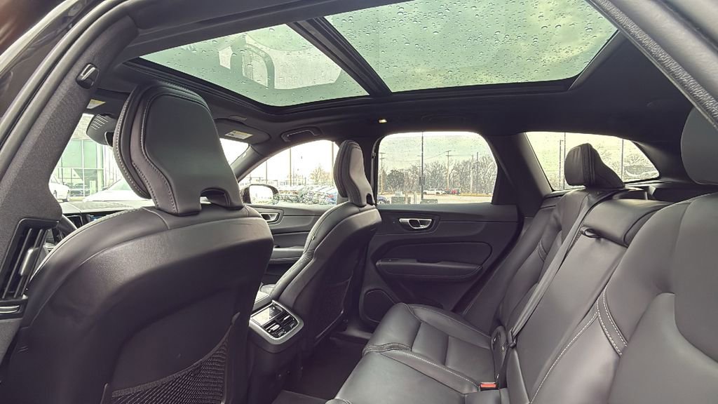 Certified 2024 Volvo XC60 B5 Ultimate w/ Climate Package image 28