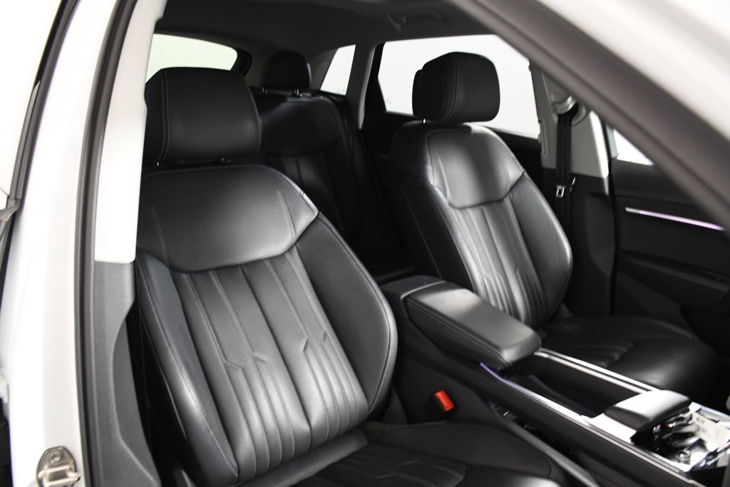 Used 2021 Audi e-tron Prestige w/ Prestige Package image 18