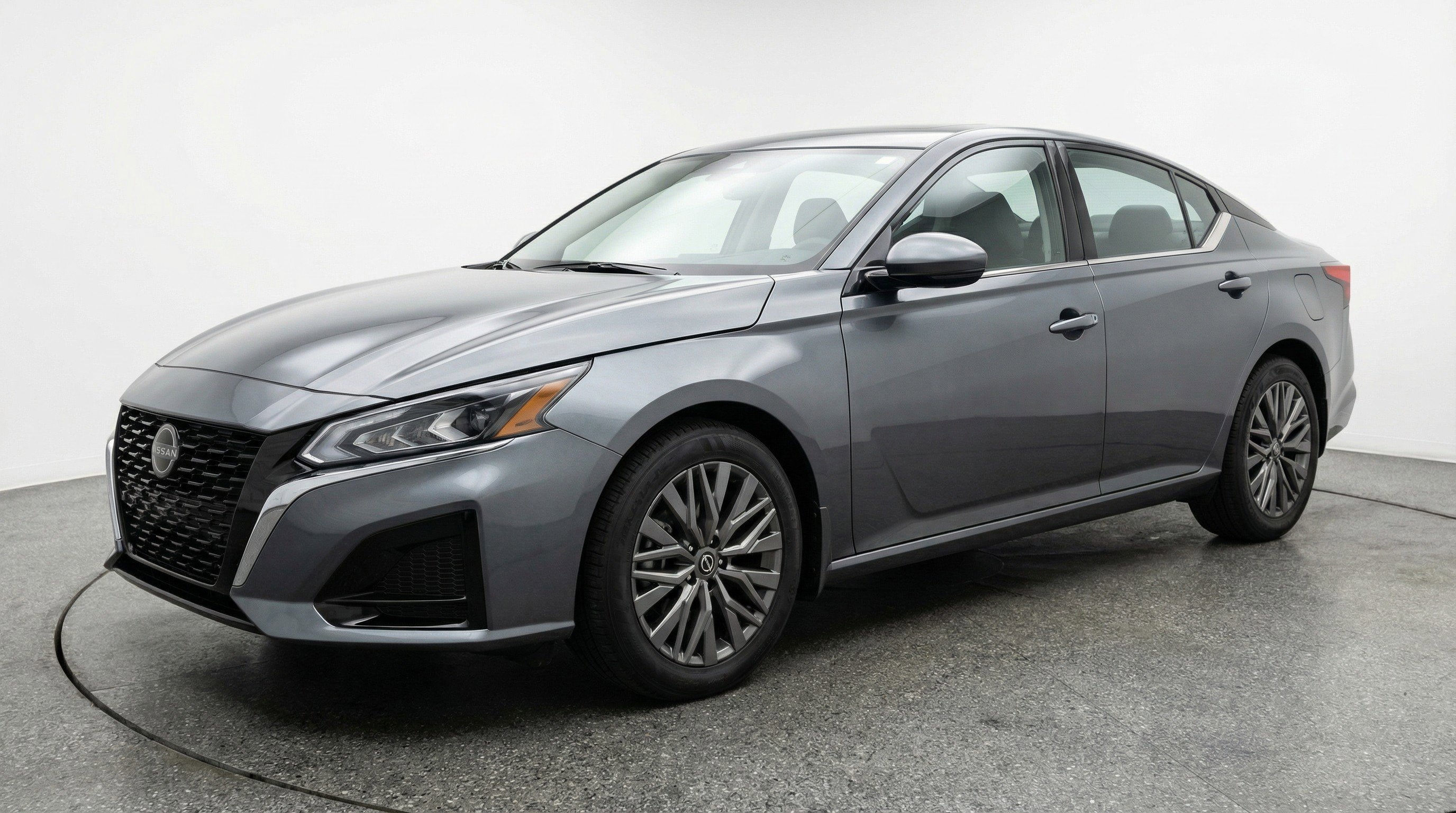 Used 2025 Nissan Altima 2.5 SV image 3