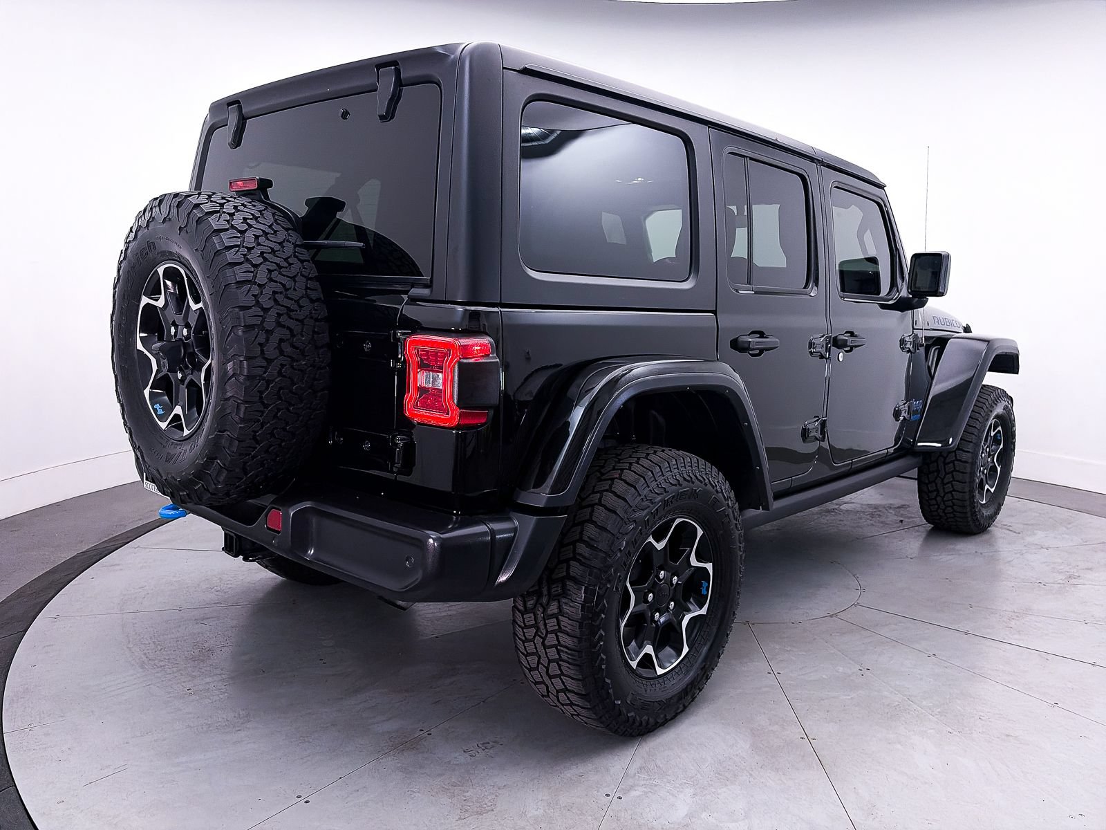 Used 2022 Jeep Wrangler Unlimited Rubicon 4xe w/ Cold Weather Group AWD/4WD image 16