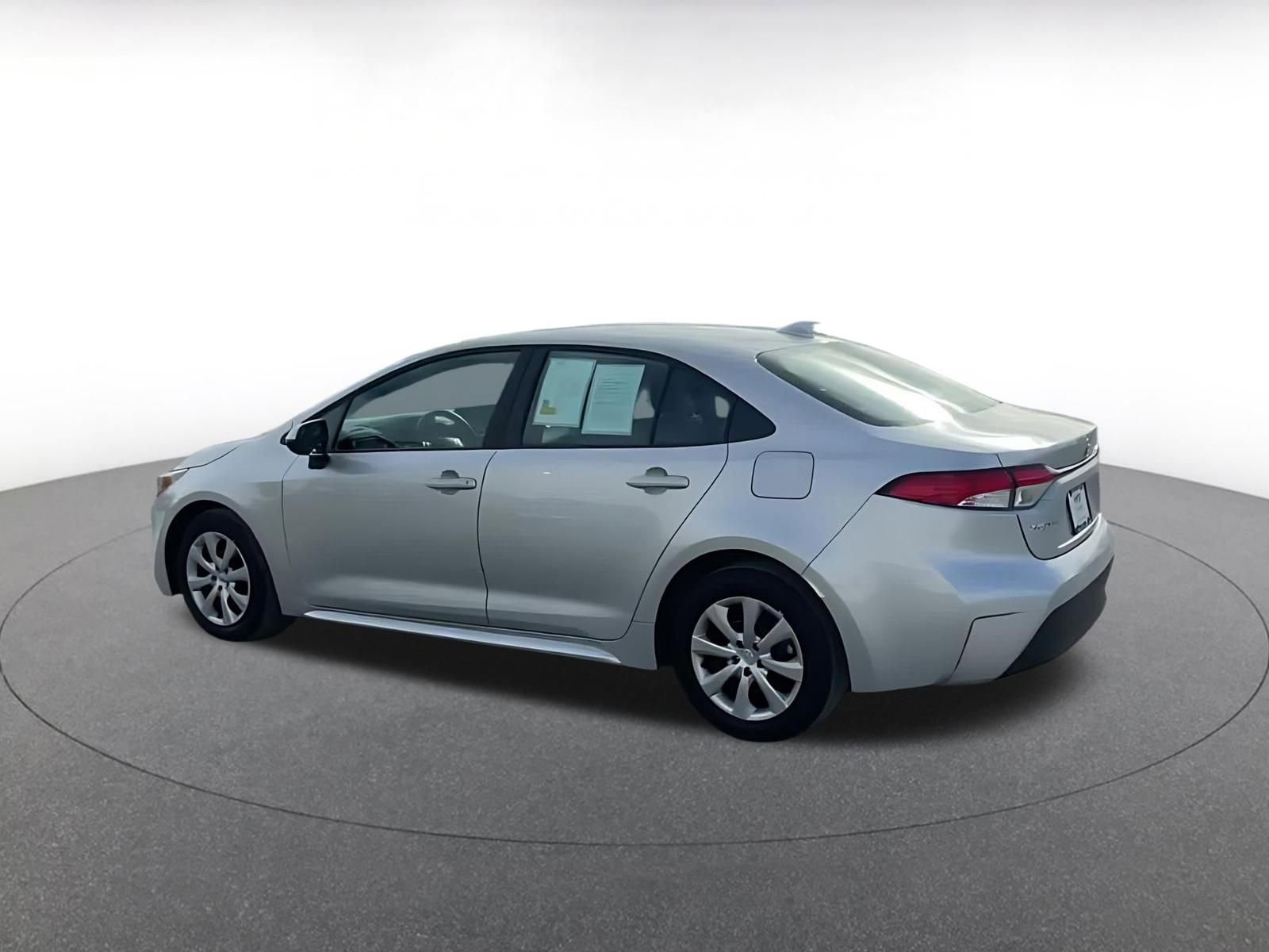 Used 2025 Toyota Corolla LE image 10