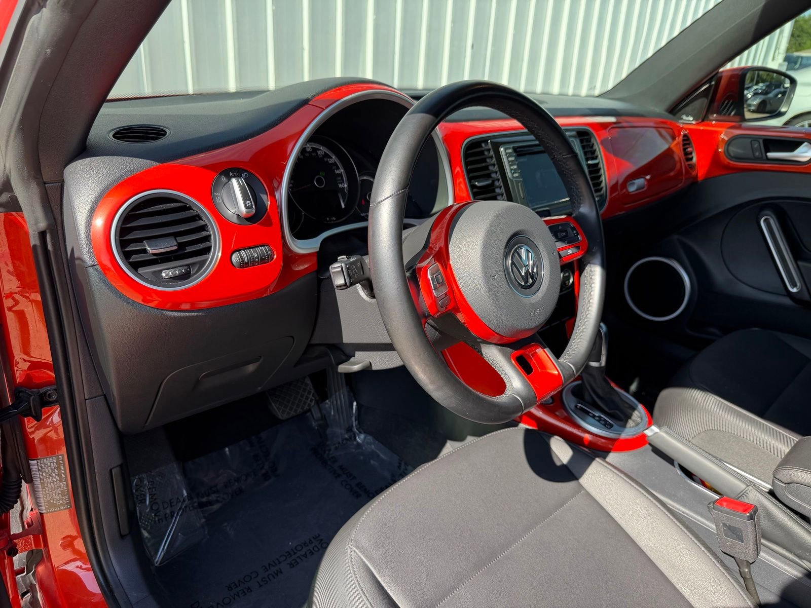 Used 2019 Volkswagen Beetle 2.0T SE w/ SE Premium Package FWD image 14
