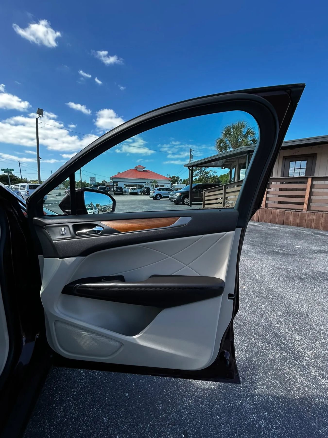 Used 2018 Lincoln MKC Select w/ Select Plus Package FWD image 21