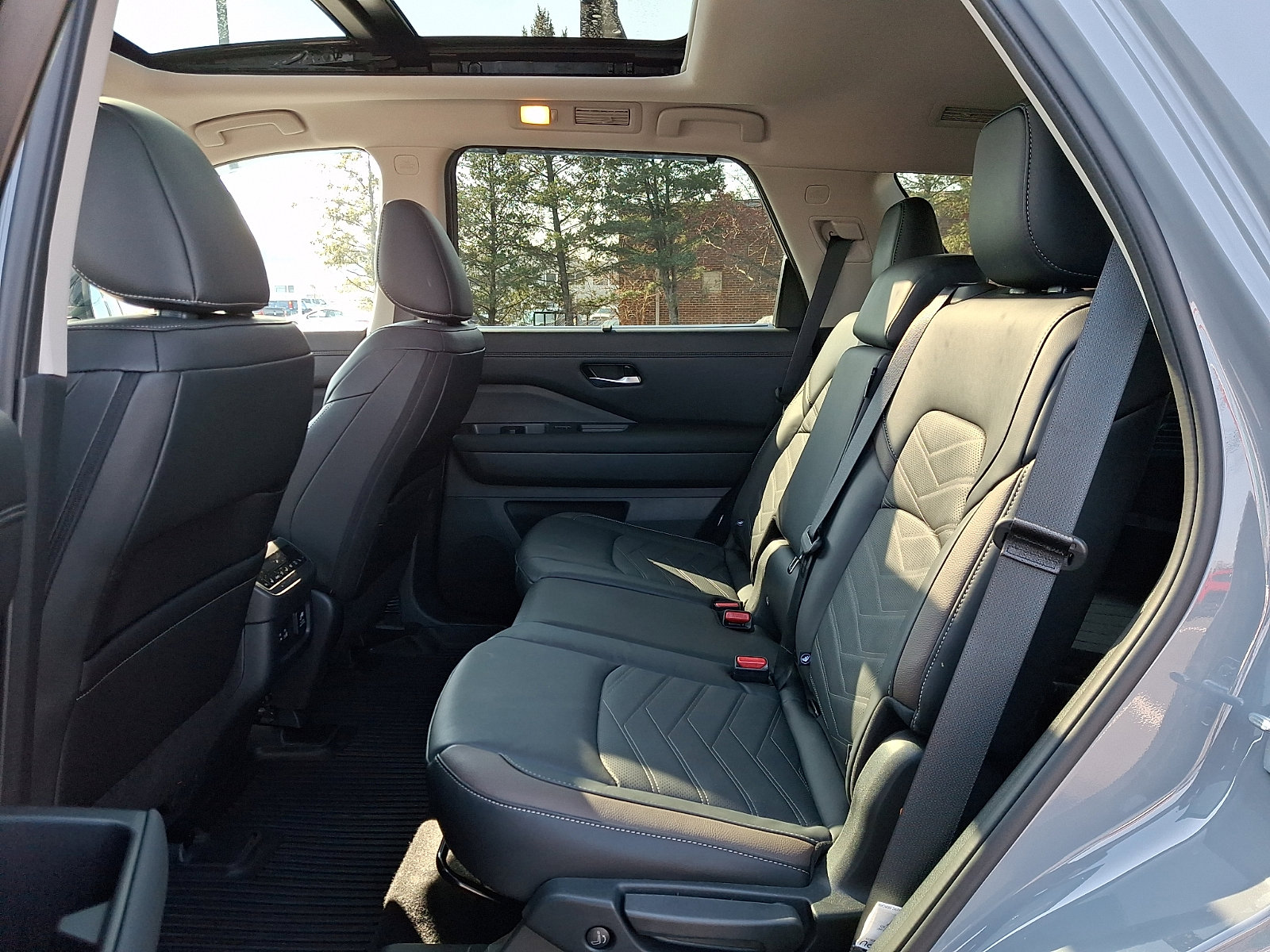 Certified 2025 Nissan Pathfinder Platinum w/ Cargo Package image 10