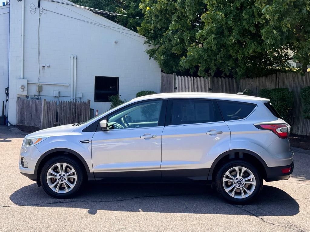 Used 2017 Ford Escape SE w/ SE Cold Weather Package AWD/4WD image 3