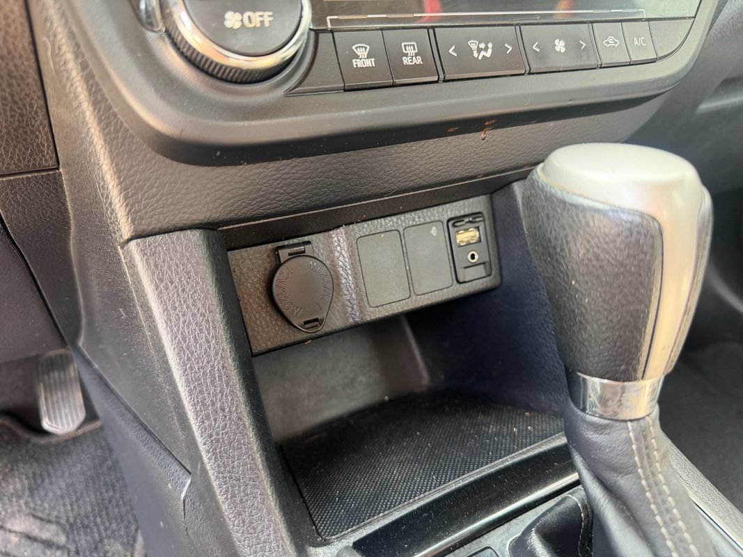Used 2014 Toyota Corolla LE FWD image 74