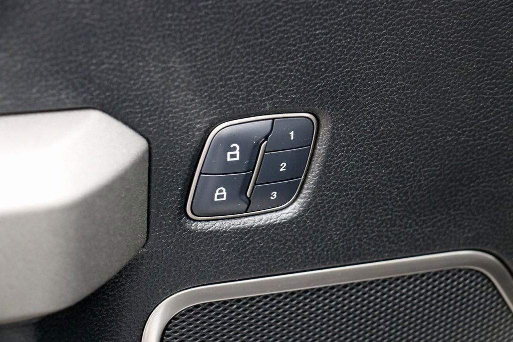 Used 2018 Ford F150 Raptor w/ Equipment Group 802A Luxury image 13