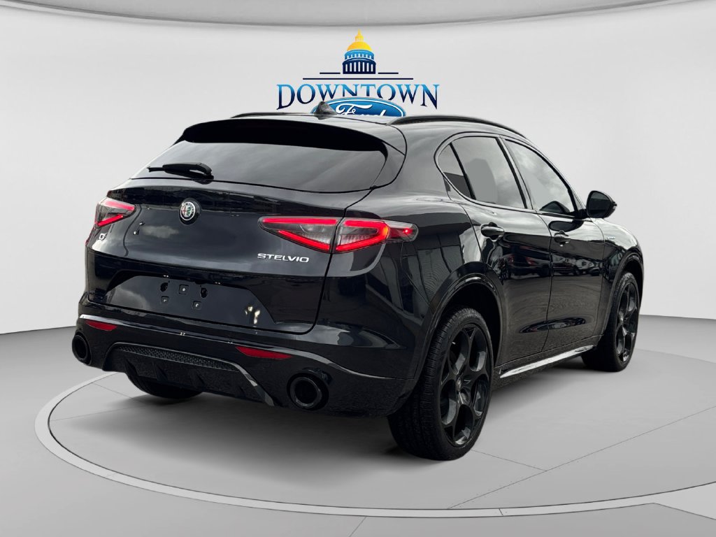 Used 2024 Alfa Romeo Stelvio Veloce AWD/4WD image 3
