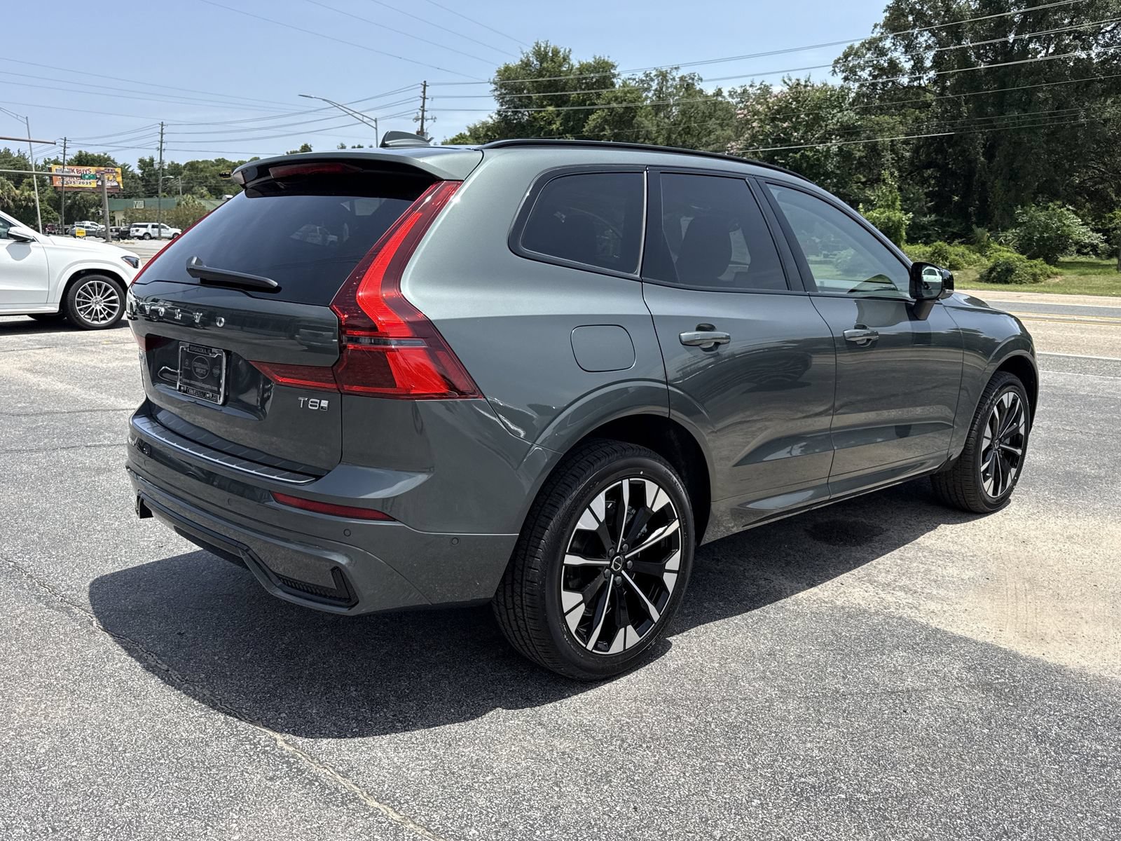New 2026 Volvo XC60 T8 Plus w/ Protection Package Premier AWD/4WD image 5