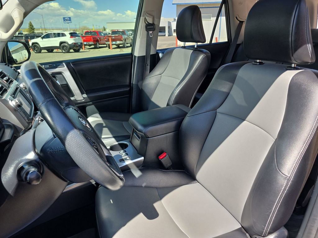 Used 2015 Toyota 4Runner SR5 Premium image 10