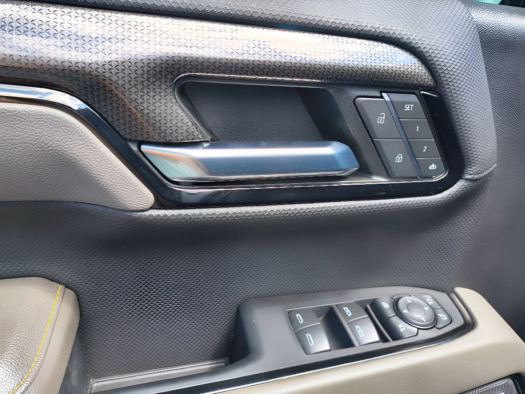 Used 2023 Chevrolet Silverado 1500 ZR2 w/ Technology Package image 16