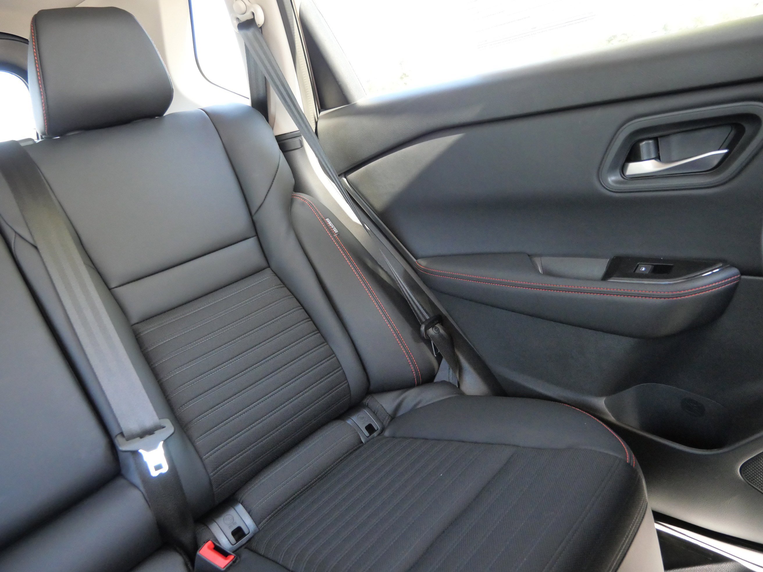 Used 2025 Nissan Rogue SV image 12