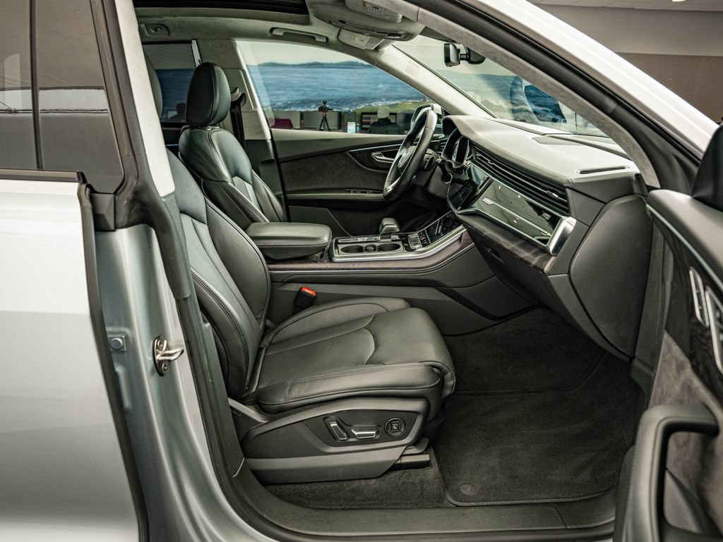 Used 2019 Audi Q8 Prestige AWD/4WD image 36