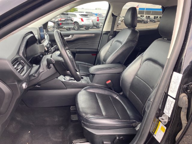 Used 2022 Ford Escape Titanium AWD/4WD image 16