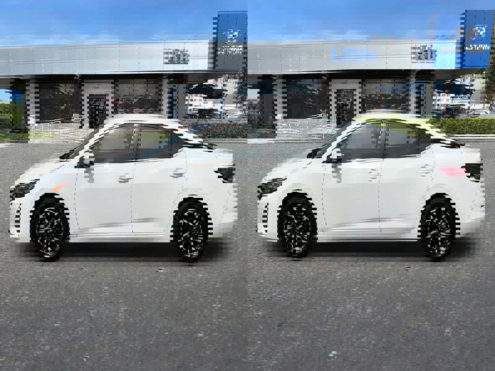 Used 2025 Nissan Sentra SV image 6