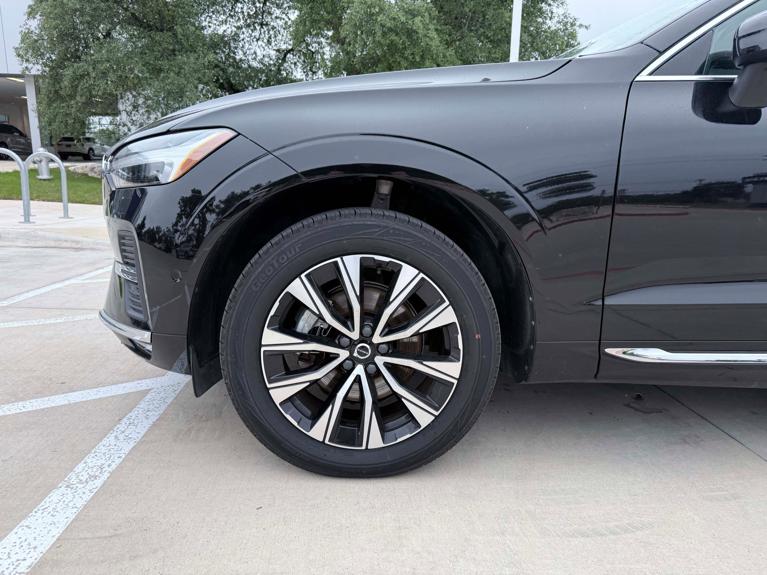 Certified 2023 Volvo XC60 B5 Plus AWD/4WD image 9