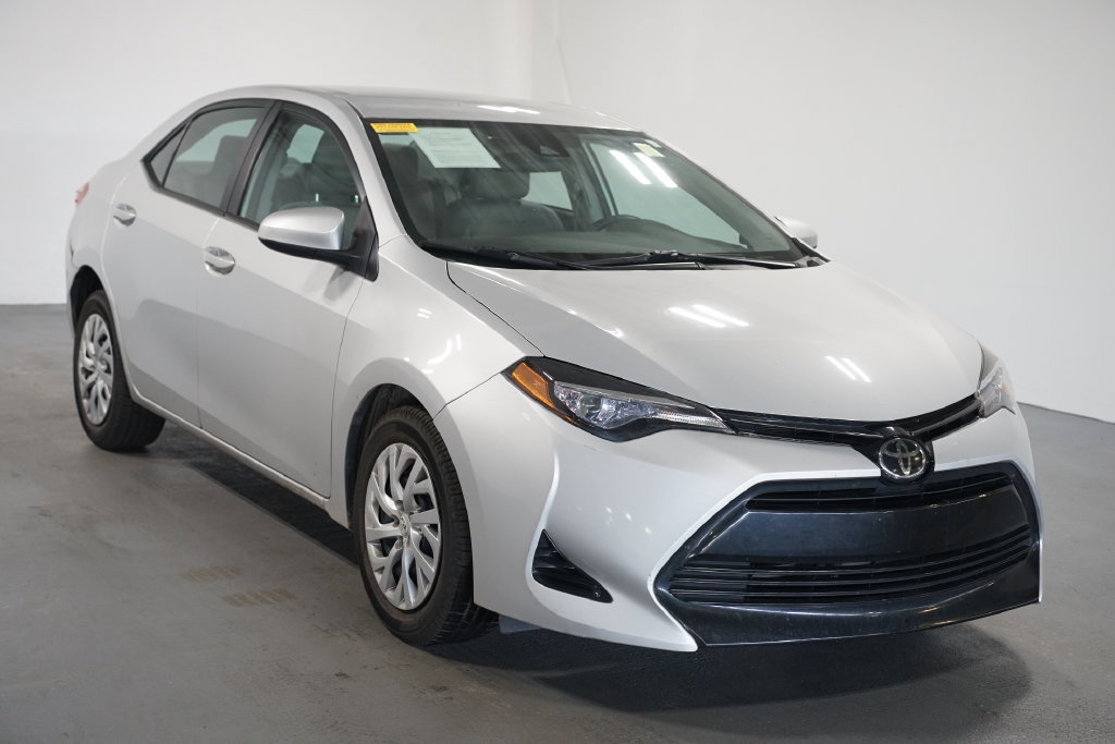 Used 2017 Toyota Corolla LE FWD image 3