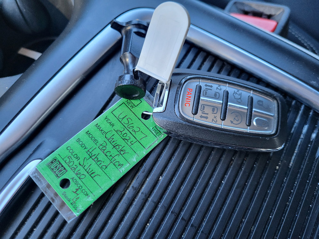 Used 2024 Chrysler Pacifica Select image 5