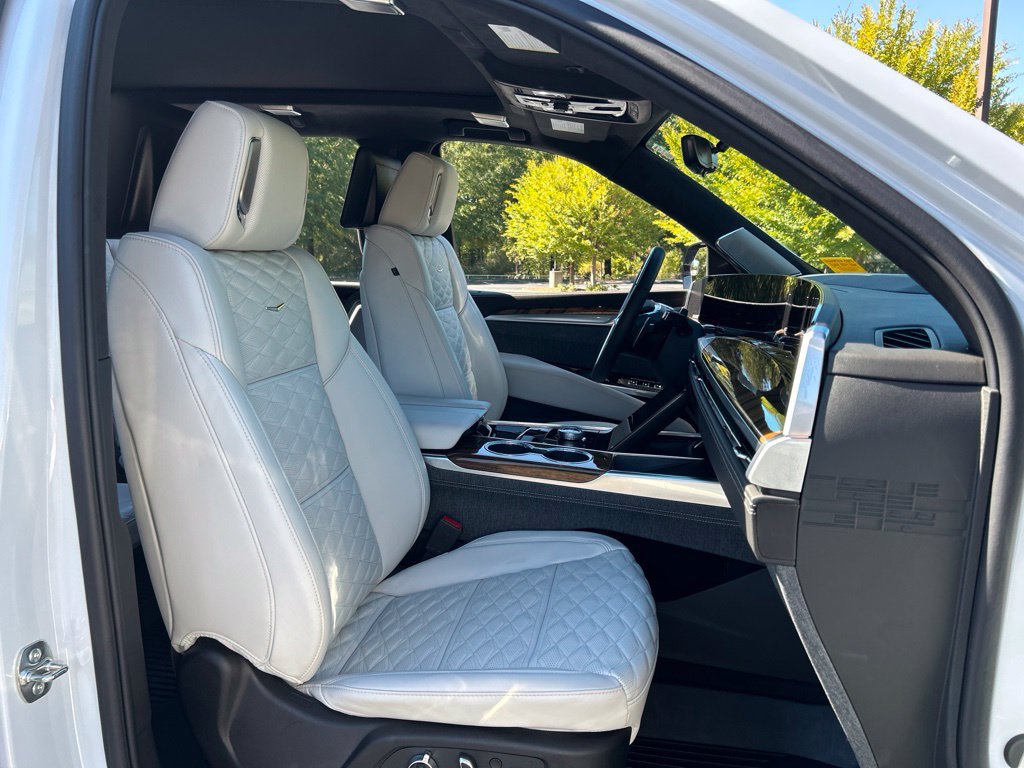Used 2026 Cadillac Escalade ESV Platinum Luxury w/ LPO, Floor Liner Package AWD/4WD image 65
