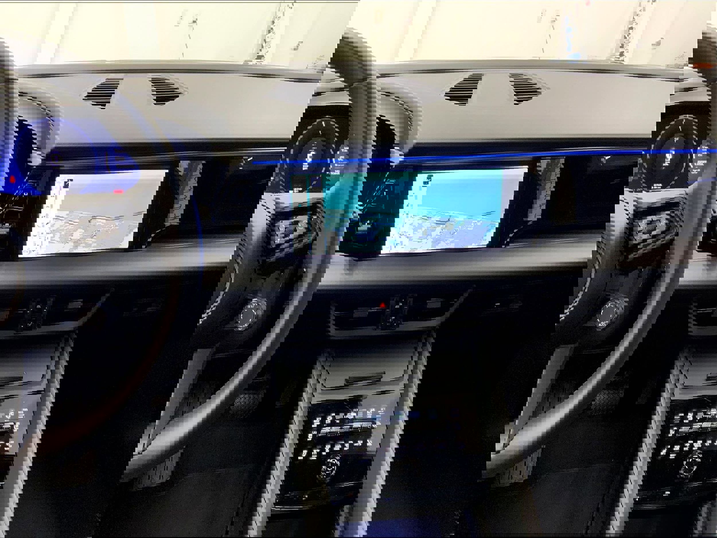 Used 2025 Porsche Macan Electric image 17