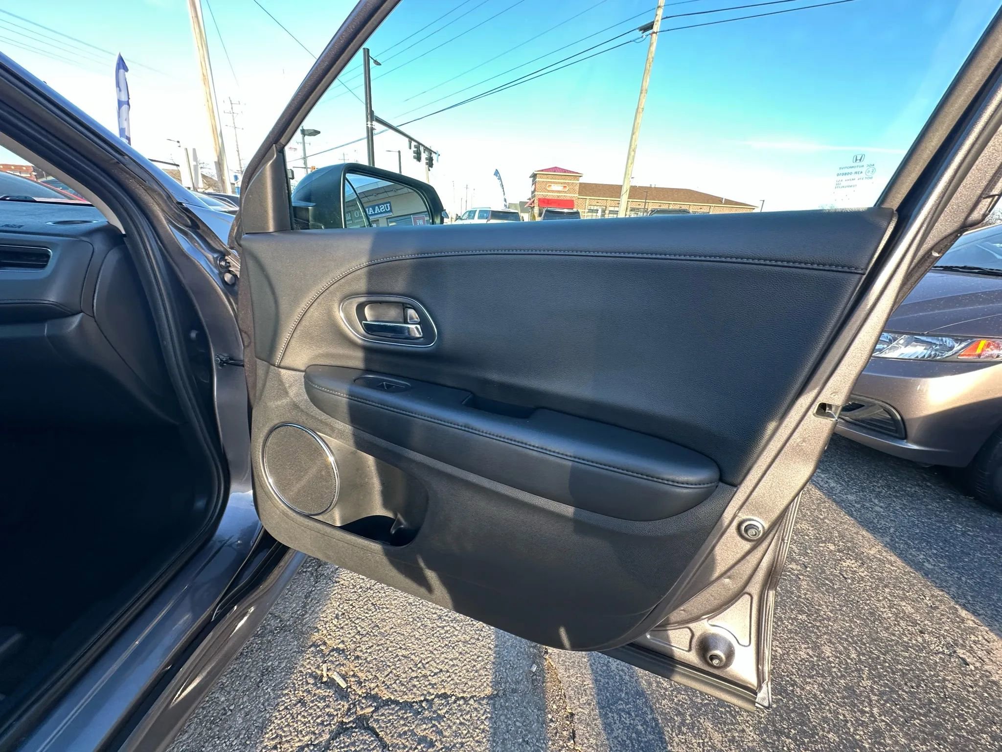 Used 2019 Honda HR-V Touring image 25