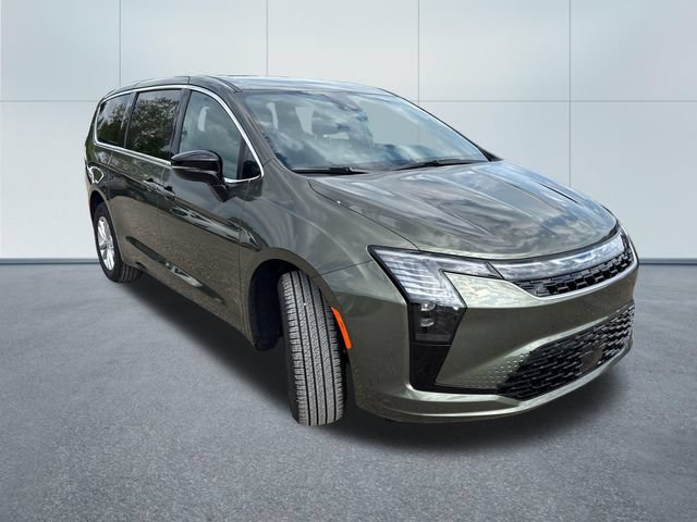 New 2027 Chrysler Pacifica Select AWD/4WD image 5