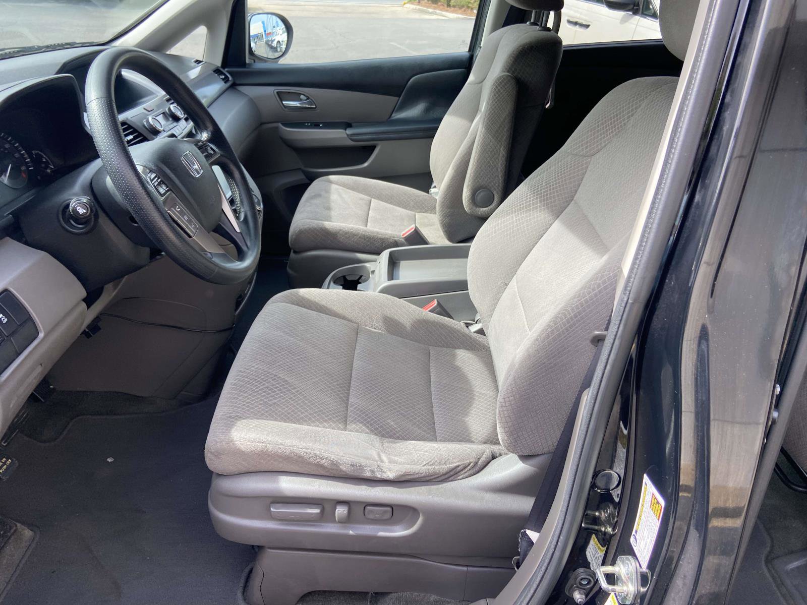 Used 2016 Honda Odyssey SE image 11