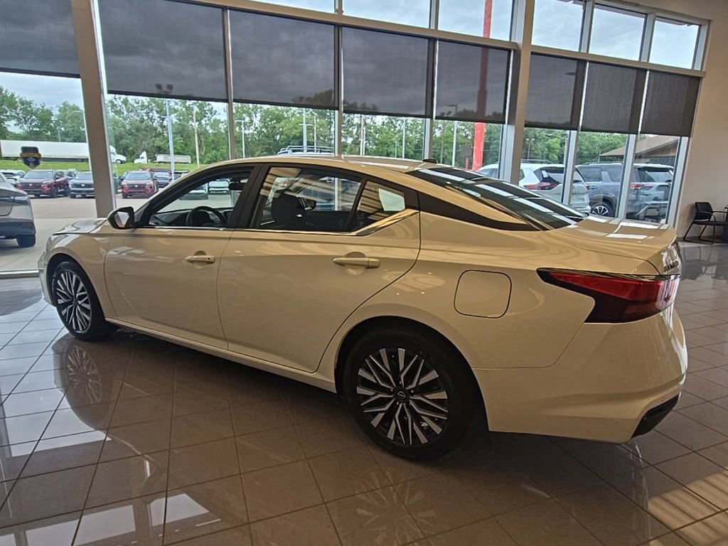 New 2026 Nissan Altima 2.5 SV FWD image 4