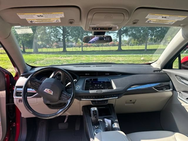 Used 2019 Cadillac XT4 Luxury w/ Cold Weather Package FWD image 9