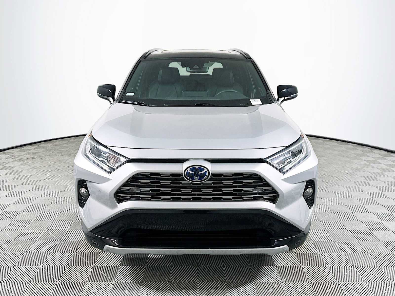 Used 2021 Toyota RAV4 XSE AWD/4WD image 2