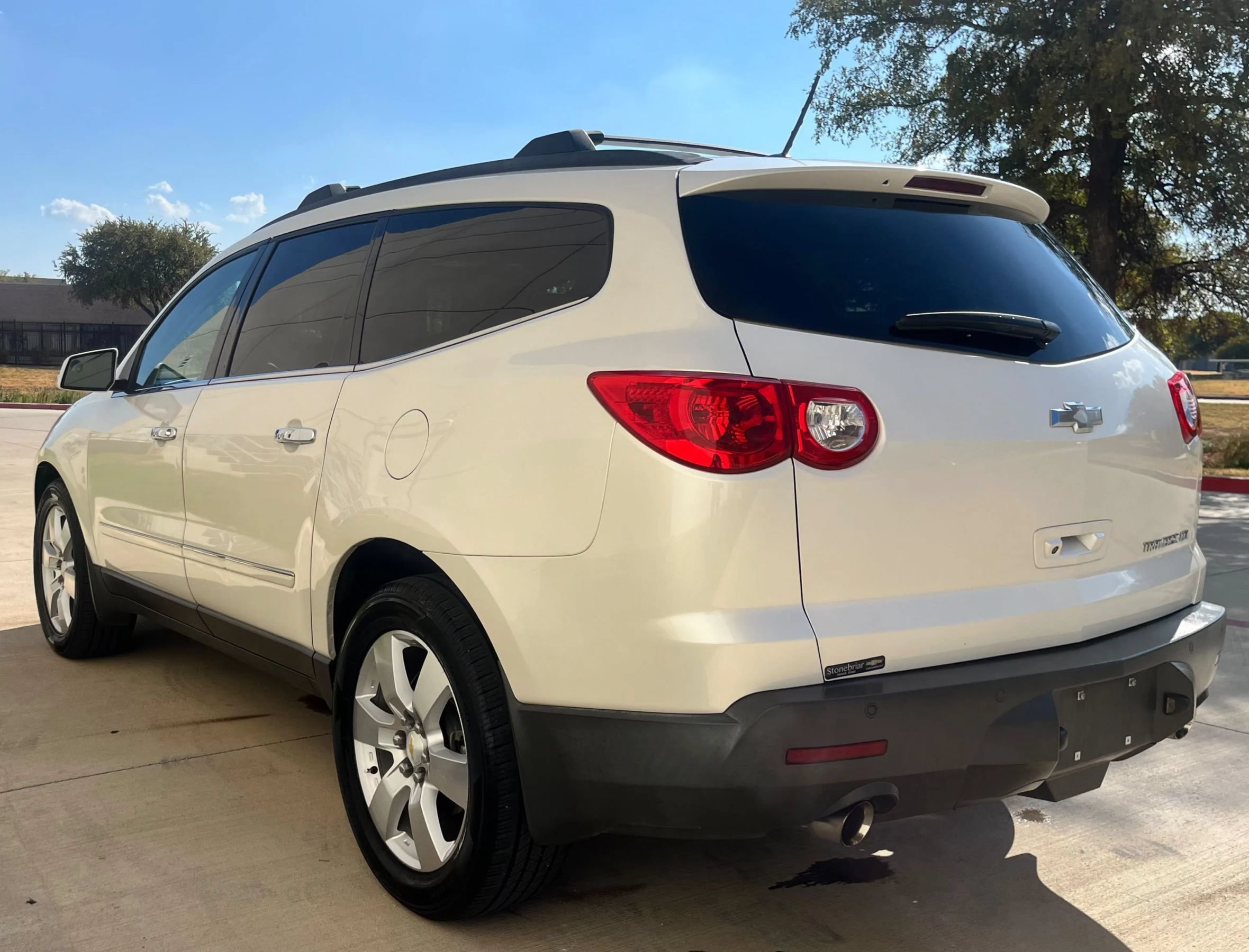 Used 2012 Chevrolet Traverse LTZ FWD image 6