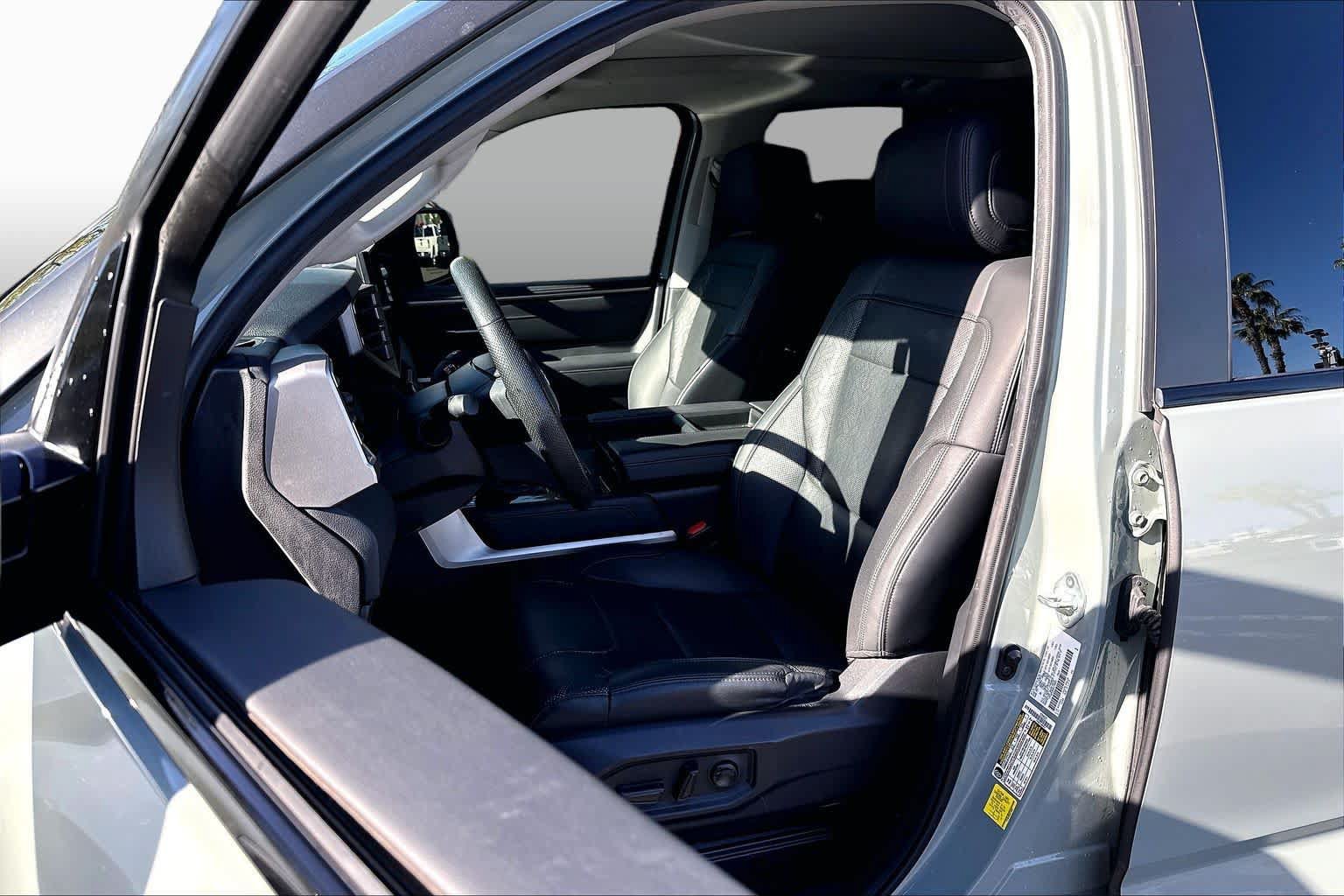 Used 2024 Toyota Tundra Limited AWD/4WD image 7