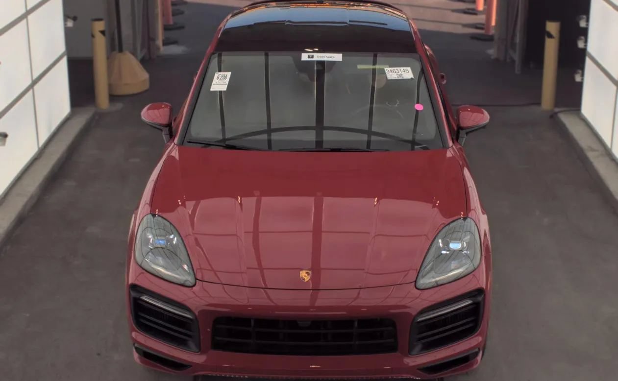 Used 2022 Porsche Cayenne GTS AWD/4WD image 3