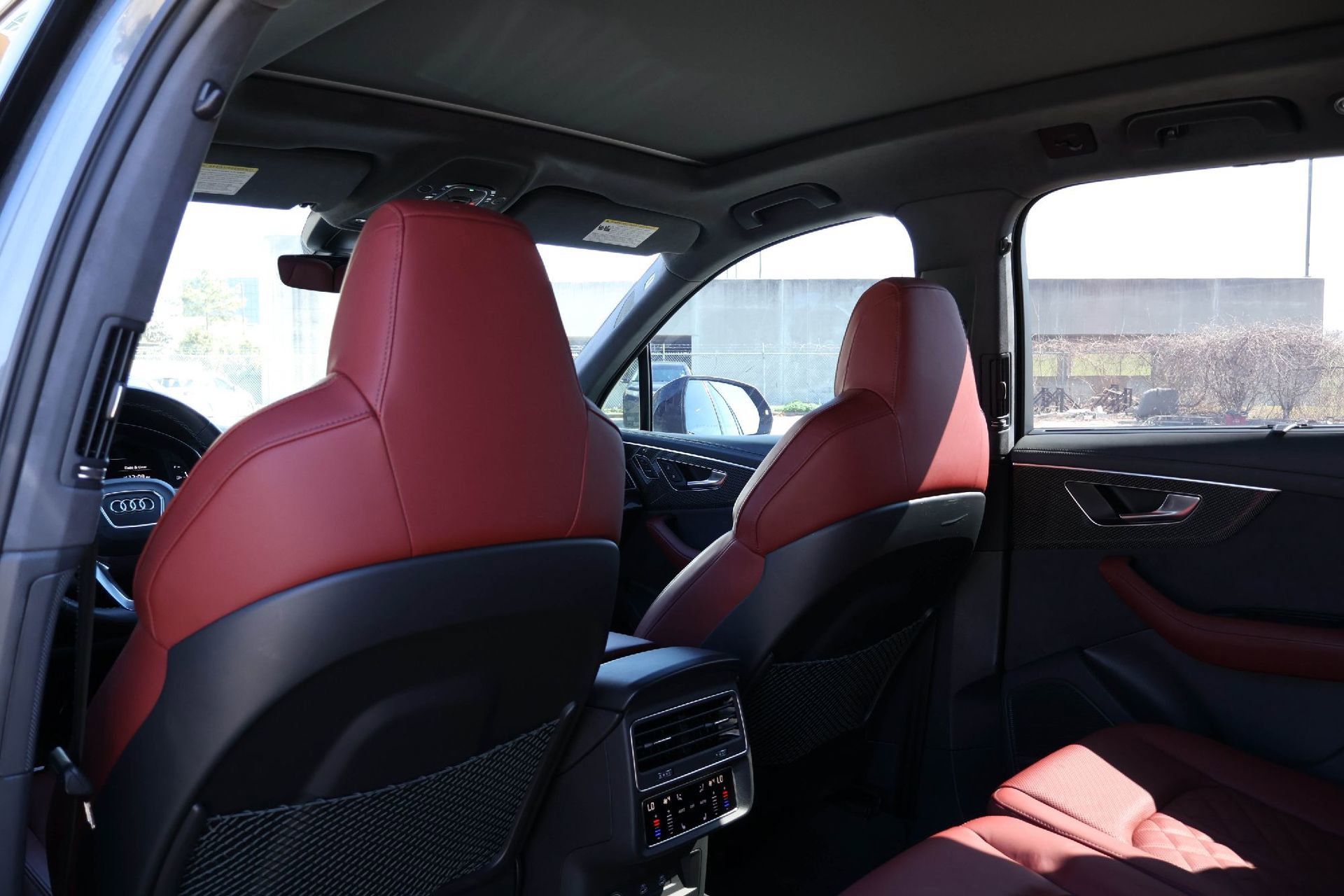 Used 2024 Audi SQ7 Prestige image 12