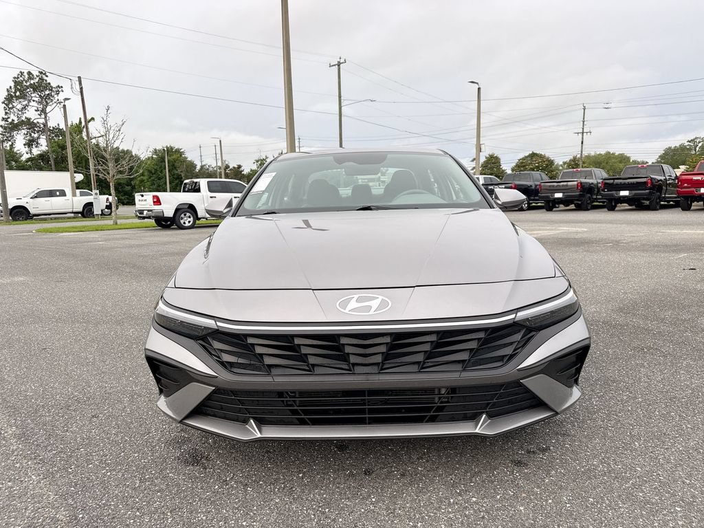 Used 2024 Hyundai Elantra Blue FWD image 10