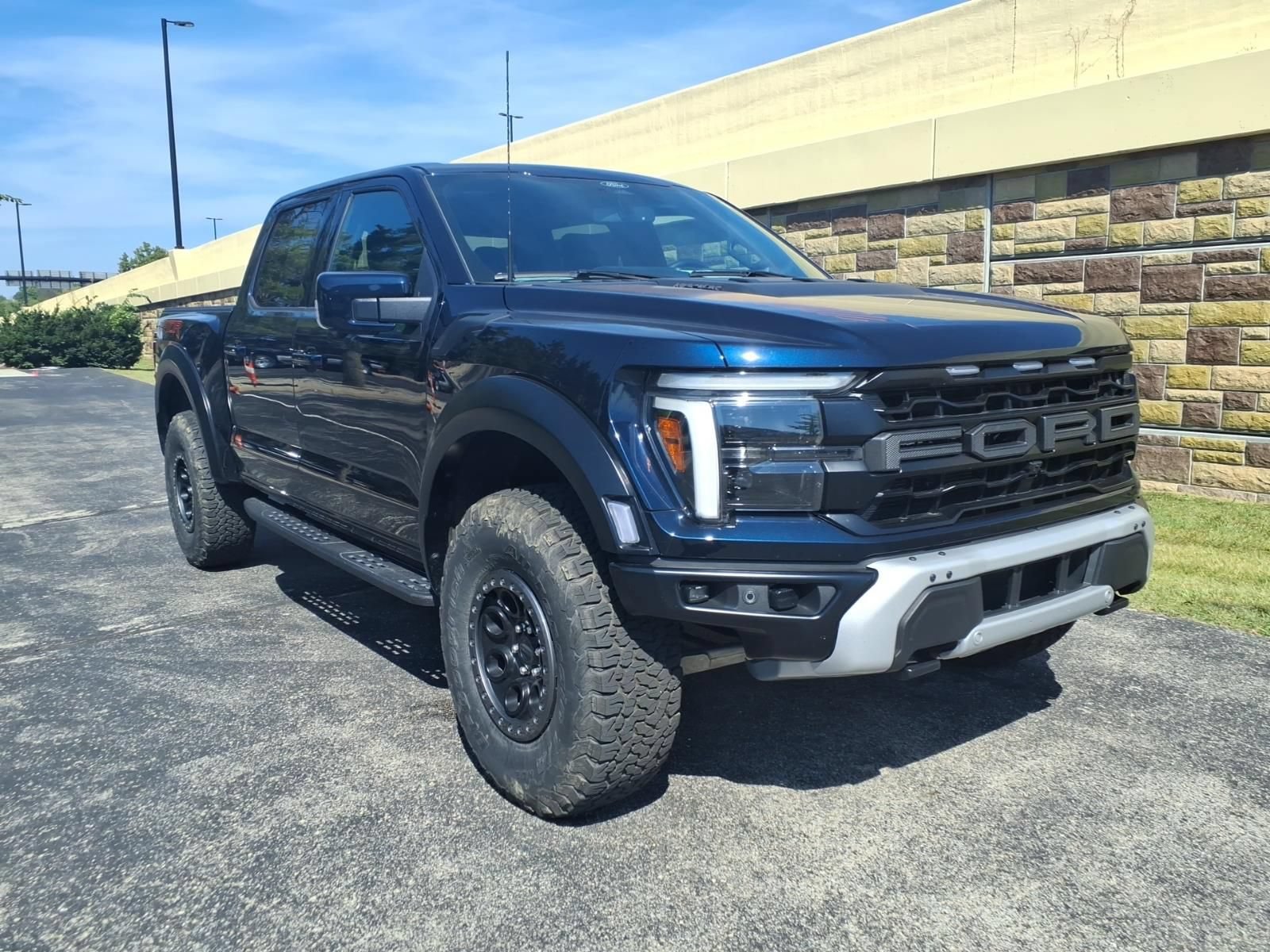 Used 2025 Ford F150 Raptor AWD/4WD image 2
