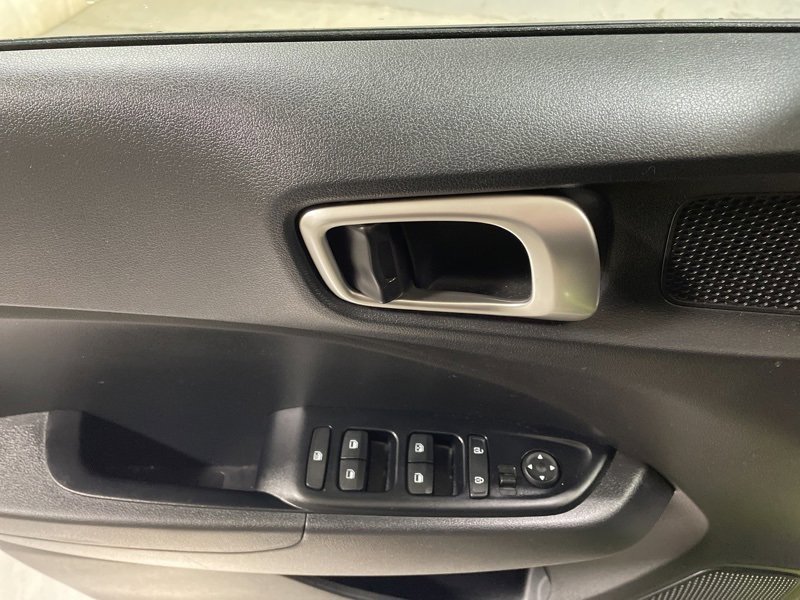 Used 2023 Hyundai Venue SEL image 21