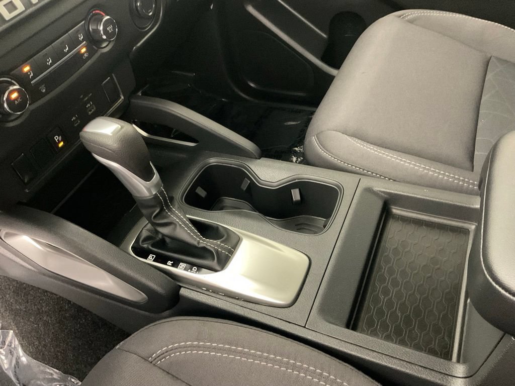 Used 2025 Nissan Frontier SV RWD image 18