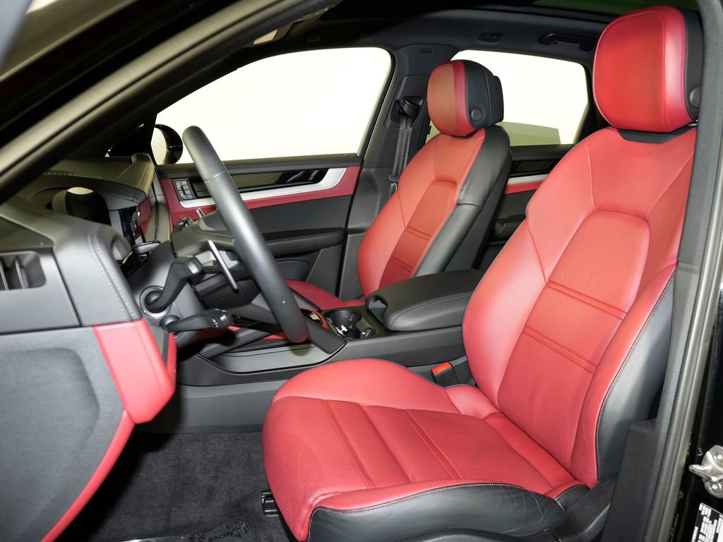 Certified 2024 Porsche Cayenne AWD/4WD image 5