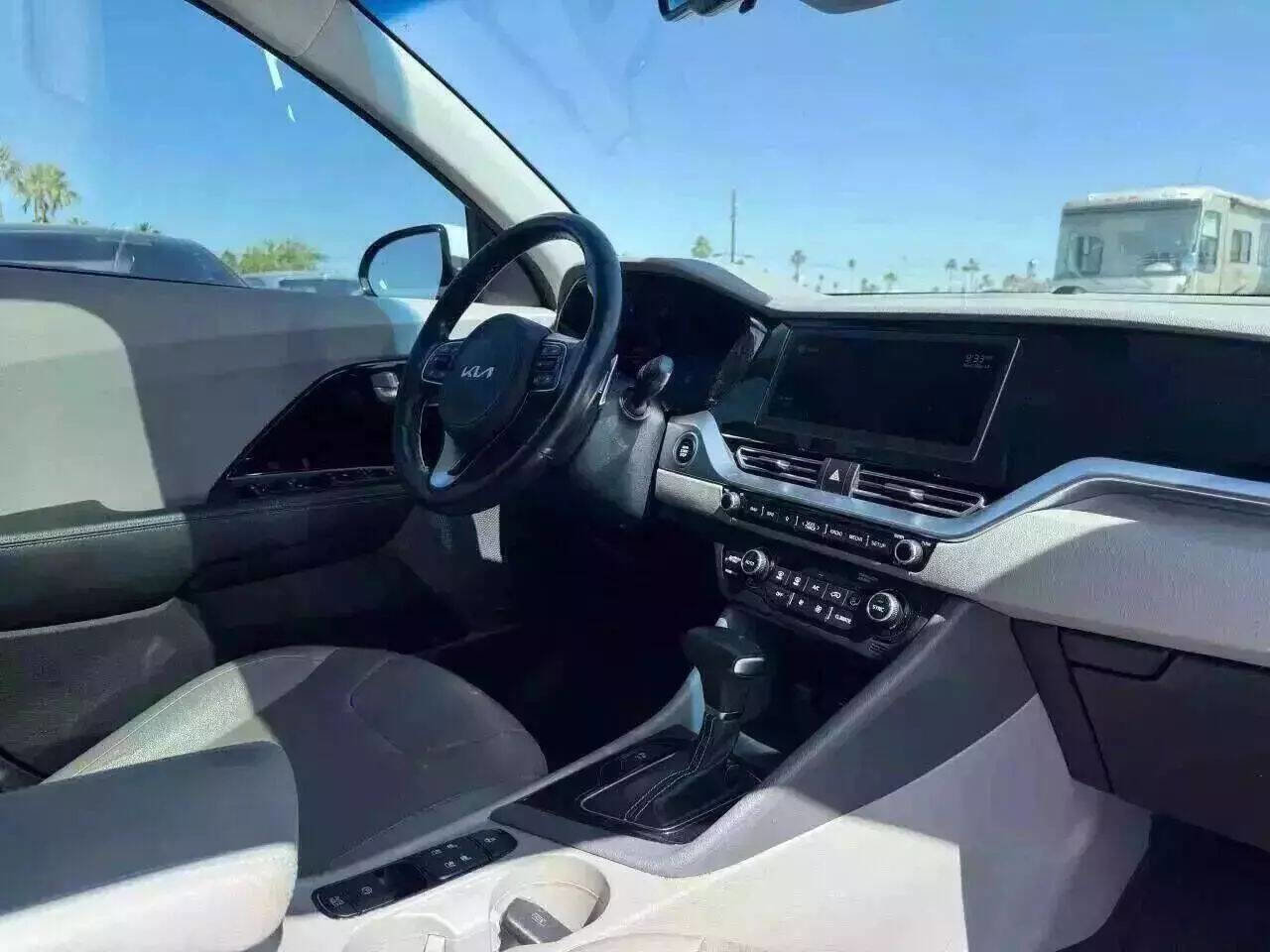 Used 2022 Kia Niro EX Premium image 29