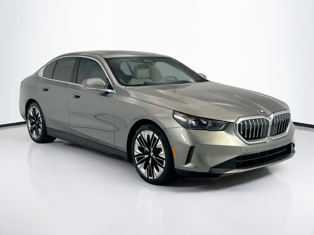 Used 2025 BMW 530i w/ Premium Package RWD image 9
