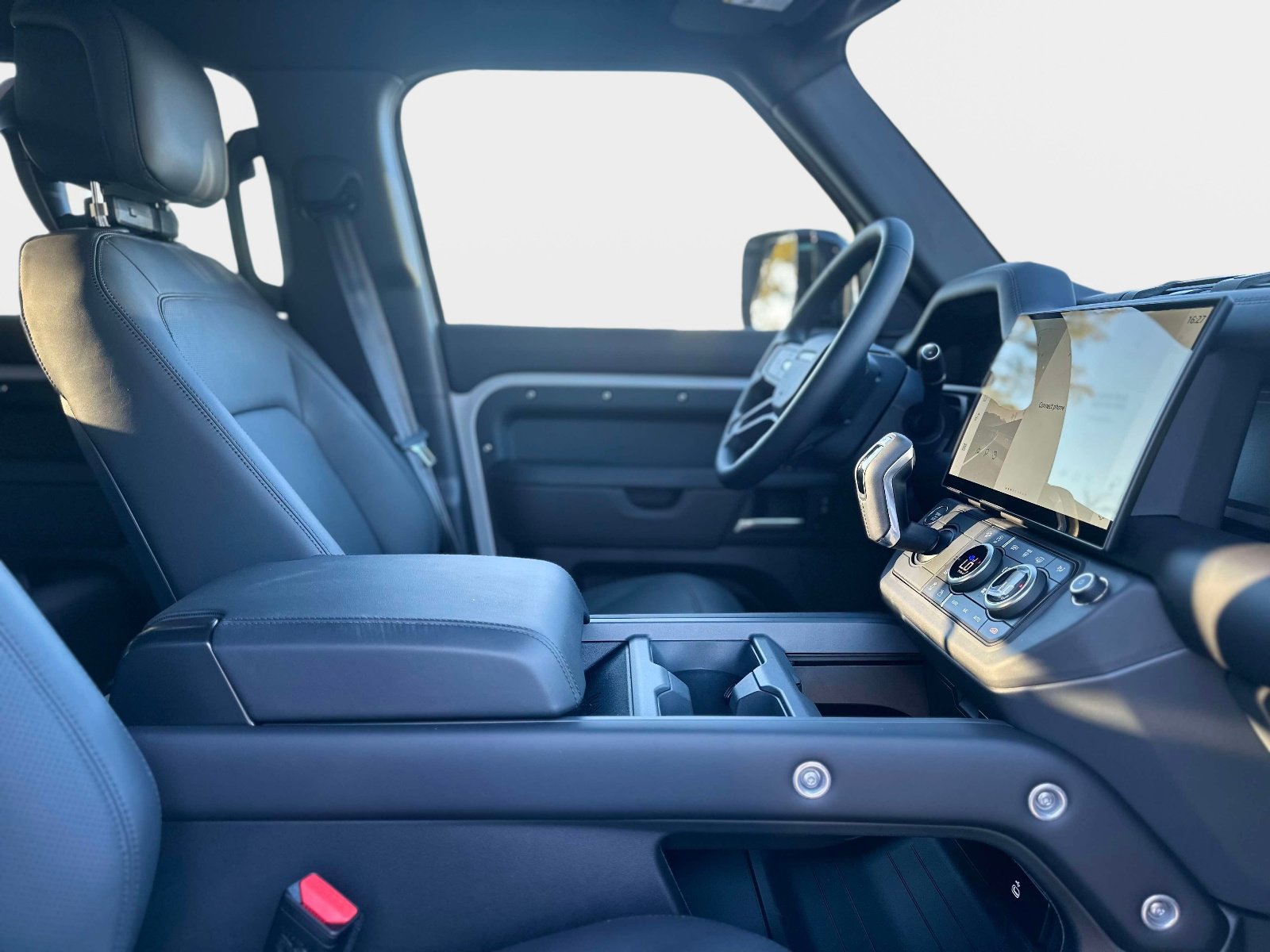 New 2026 Land Rover Defender 110 X-Dynamic SE image 7