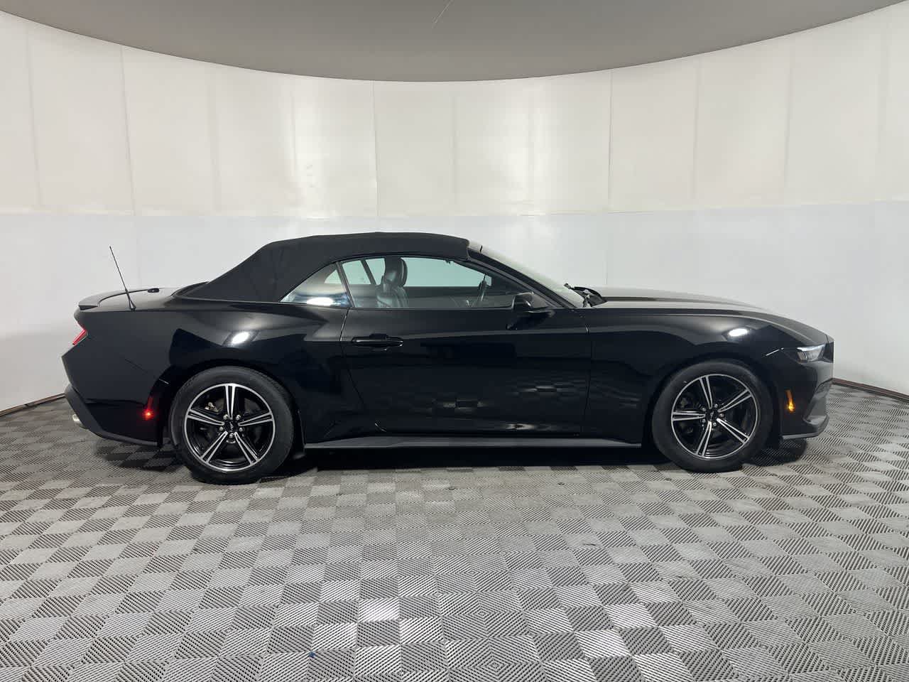 Used 2025 Ford Mustang Premium RWD image 9