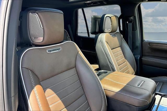 Used 2025 GMC Yukon Denali Ultimate w/ LPO, Floor Liner Package AWD/4WD image 30