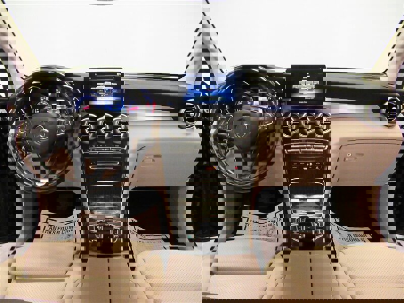 Used 2017 Mercedes-Benz GLC 300 4MATIC image 2