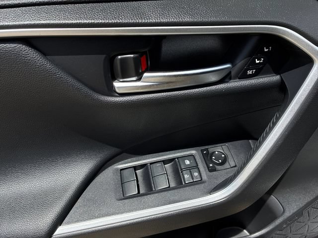 Used 2020 Toyota RAV4 Limited AWD/4WD image 12