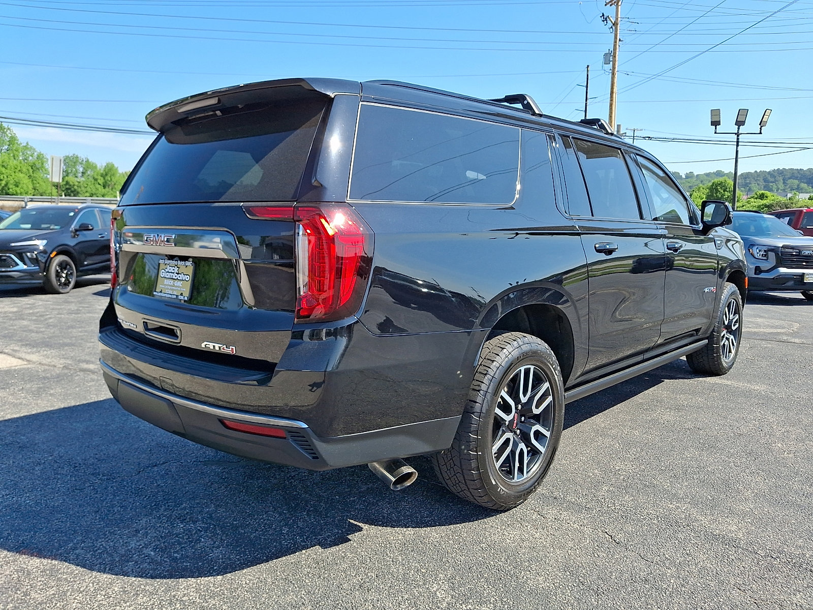 Certified 2023 GMC Yukon XL AT4 w/ AT4 Premium Package AWD/4WD image 8