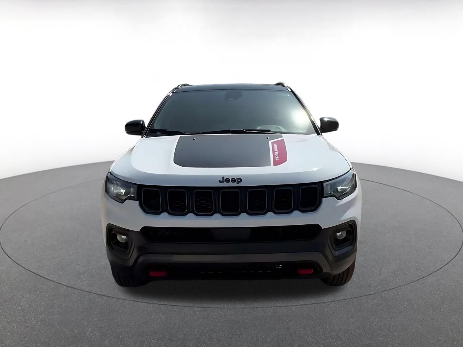 Used 2025 Jeep Compass Trailhawk AWD/4WD image 4