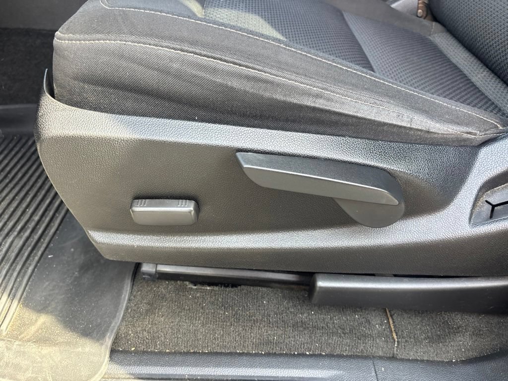 Used 2017 Chevrolet Colorado LT w/ LT Convenience Package RWD image 14