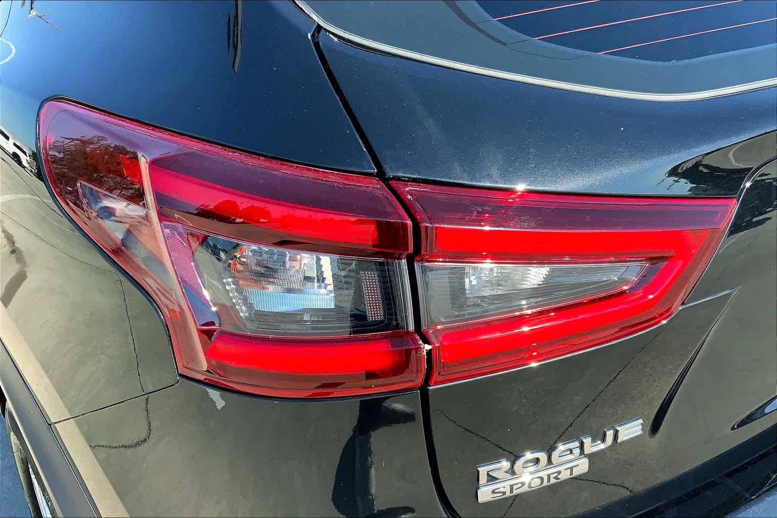 Used 2020 Nissan Rogue Sport SV FWD image 27